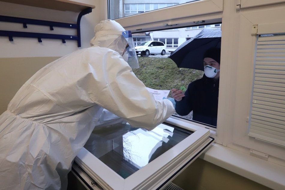 Ilustračný obrázok k článku Prvé výsledky skríningového testovania: Koľko pozitívnych je v Prievidzi?