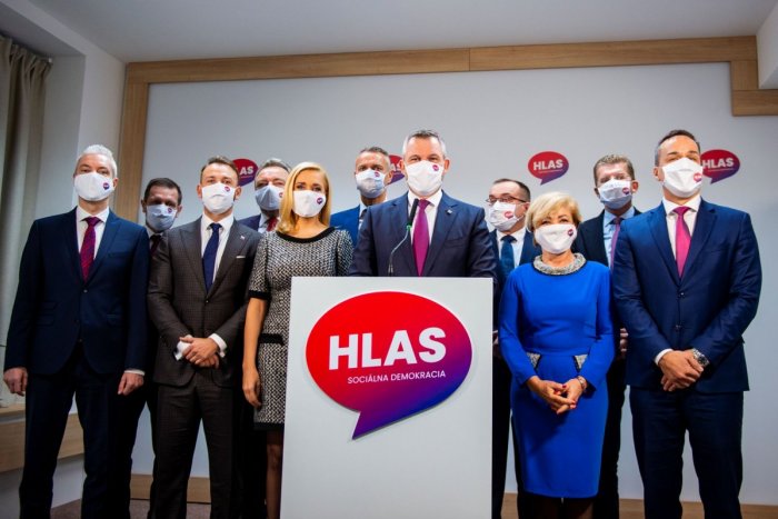 Ilustračný obrázok k článku Strana Hlas upustila od zbierania podpisov: Môžu za to VYHRÁŽKY niektorých ministrov?