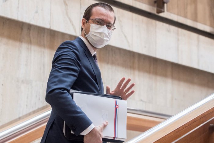 Ilustračný obrázok k článku Krajčího cesta k otvoreniu obchodov: Testovať sa každých päť dní a respirátory zadarmo