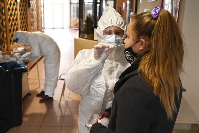 Ilustračný obrázok k článku Koronavírus: Po dlhej dobe nepribudlo ŽIADNE úmrtie, menej je aj nových prípadov nákazy