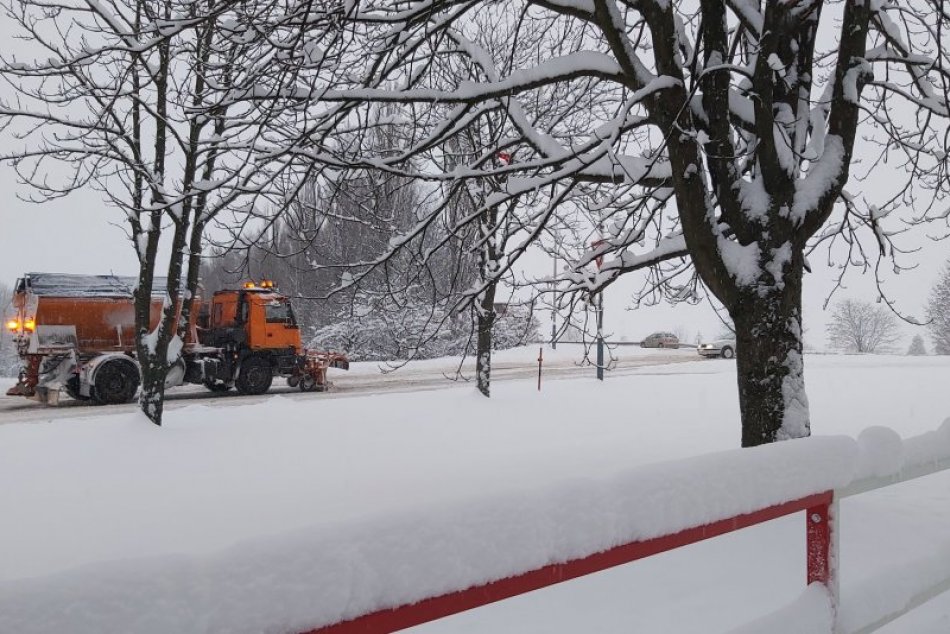 Ilustračný obrázok k článku Poprad zasypala poriadna nádielka: Sneh komplikuje dopravu, FOTO