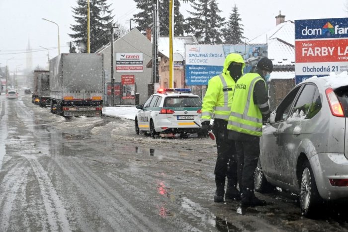 Ilustračný obrázok k článku Situácia na cestách sa zlepšuje. Cez ktoré úseky už prejdete bez problémov?