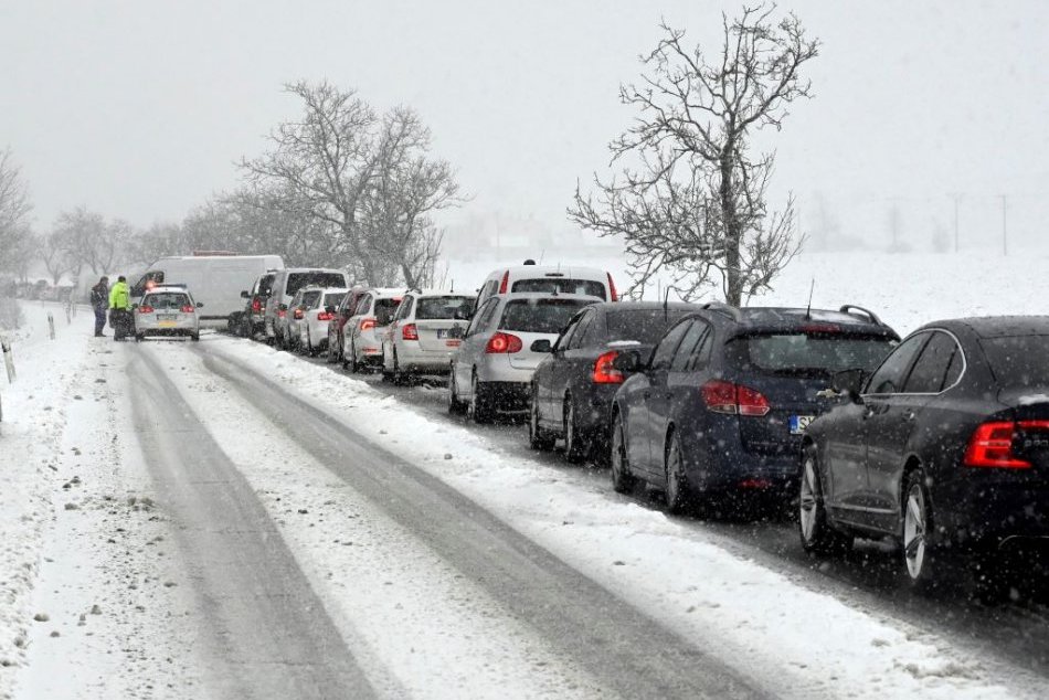 Ilustračný obrázok k článku Na Dargove sa tvoria kolóny. Z Košíc sa nedostanete ani na Jahodnú, FOTO