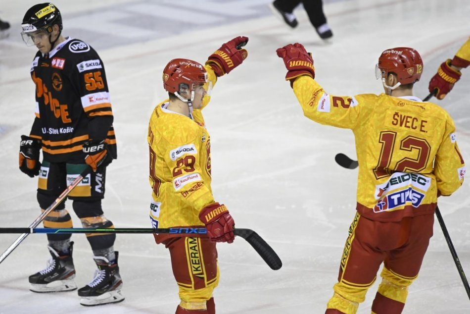 Ilustračný obrázok k článku Trenčianska radosť v derby tradičných rivalov: Víťazná séria pokračuje, FOTO