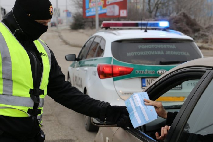 Ilustračný obrázok k článku Platia NOVÉ pravidlá! Polícia avizuje intenzívnejšie kontroly zákazu vychádzania
