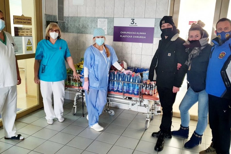 Ilustračný obrázok k článku Nitrianski zápasníci ukázali veľké srdce: Organizujú zbierky pre zdravotníkov