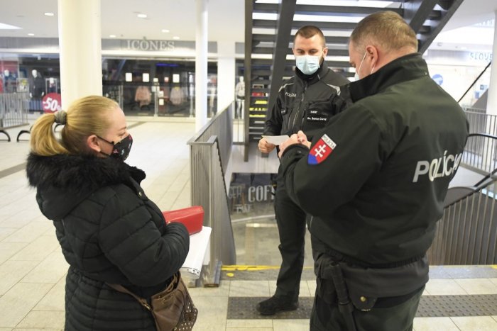 Ilustračný obrázok k článku Sú naše PRÁVA počas pandémie PORUŠOVANÉ? Niektoré veci sa ombudsmanke nepozdávajú