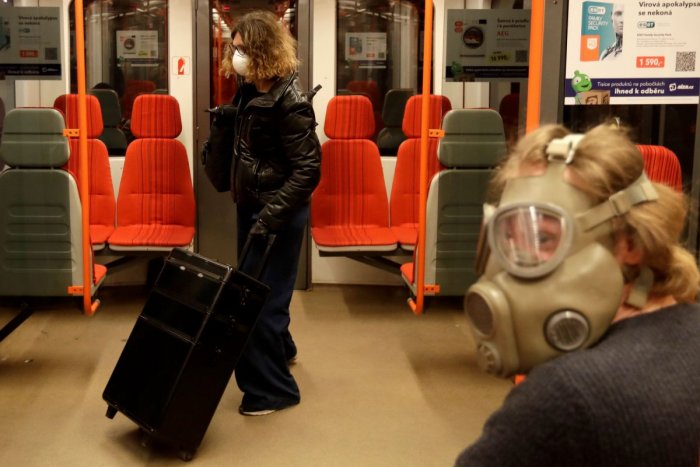 Ilustračný obrázok k článku Sťažujeme sa, že opatrenia nepoľavujú? POZRITE, u susedov ich už opäť sprísňujú!