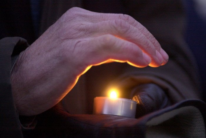 Ilustračný obrázok k článku Uctia si pamiatku obetí koronavírusu: Pietna spomienka bude aj v Topoľčanoch