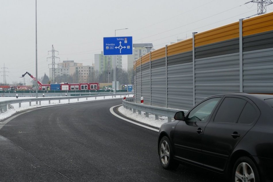Ilustračný obrázok k článku Nový úsek D1 už slúži vodičom: Prejdite sa obchvatom Žiliny na VIDEU