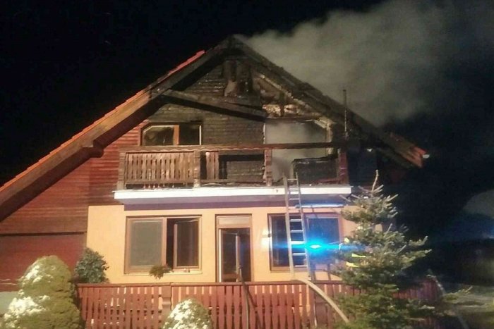 Ilustračný obrázok k článku Rodinný dom na Liptove zachvátil požiar: Zasahovalo 13 hasičov