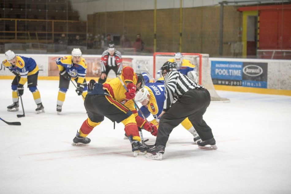 Ilustračný obrázok k článku Topoľčany prehrali na domácom ľade: Nestačili na Spišskú Novú Ves, FOTO