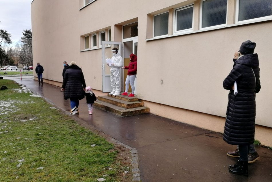 Ilustračný obrázok k článku V sobotu v Nitre otestovali viac ako 7-tisíc ľudí: Koľko z nich bolo pozitívnych?