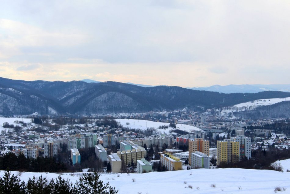 Ilustračný obrázok k článku Poznáte Búčičie? Pokochajte sa výhľadmi na zimnú Bystricu, FOTO