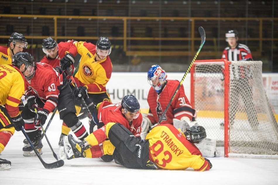 Ilustračný obrázok k článku Hokejisti pri chuti: Trnave nastrieľali sedem gólov, FOTO