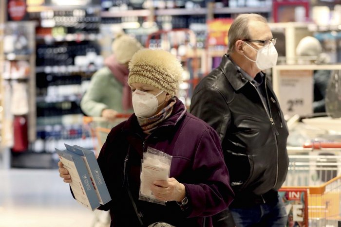 Ilustračný obrázok k článku Kde sú od 8. marca respirátory povinné a aké ZMENY budú v obchodoch a verejnej doprave?