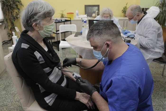 Ilustračný obrázok k článku Smutné správy z Ružinova: Koronavírus vyčíňa v domovoch dôchodcov aj na miestnom úrade