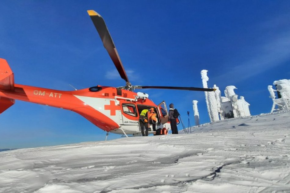 Ilustračný obrázok k článku Na Krížnej zasahoval záchranársky vrtuľník: Na pomoc letel mladému mužovi, FOTO