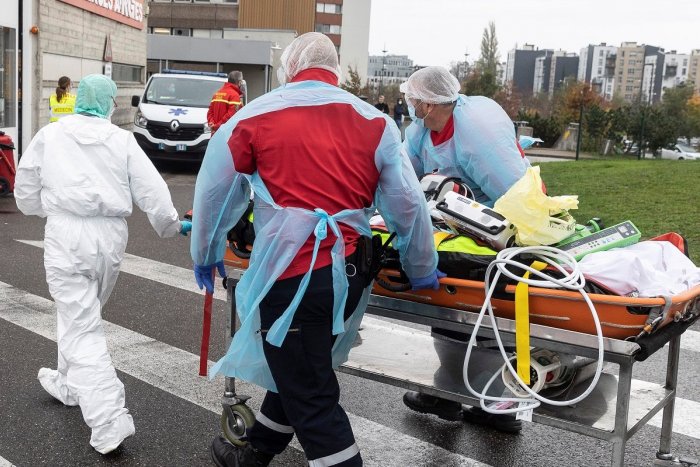 Ilustračný obrázok k článku Slovensko zmietané pandémiou: Pribudli tisícky prípadov aj ďalšie úmrtia