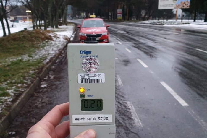 Ilustračný obrázok k článku Prievidzskí policajti chytili ráno na Nábrežnej ulici opitého taxikára