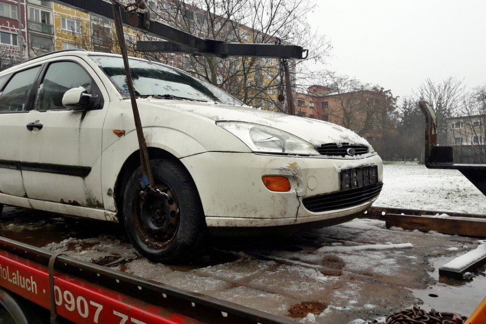 Ilustračný obrázok k článku Parkovacie miesta už blokovať nebudú: Z ulíc odstránili ďalšie vraky, FOTO