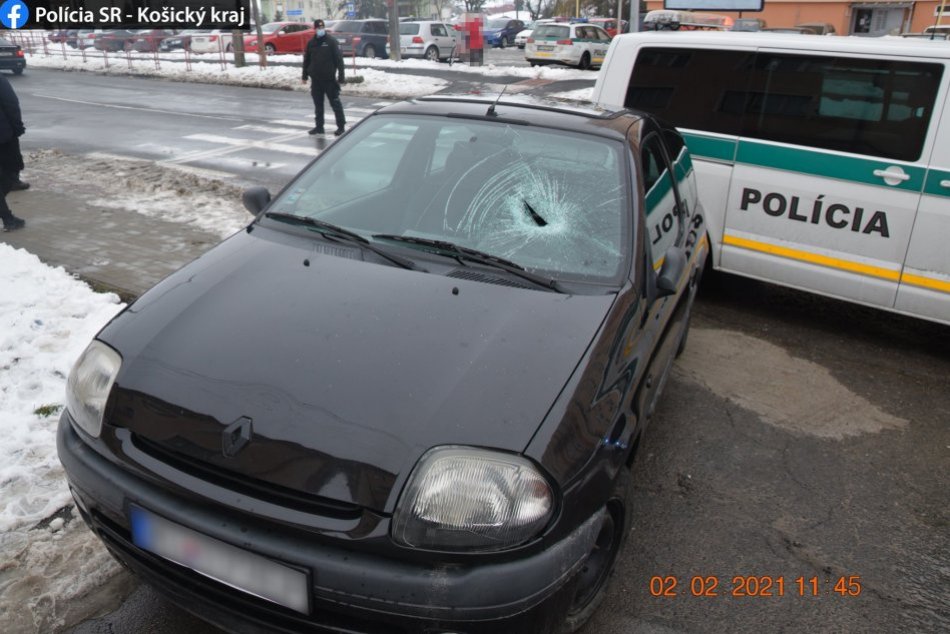 Ilustračný obrázok k článku Auto zrazilo ženu na priechode pre chodcov, má ťažké zranenia