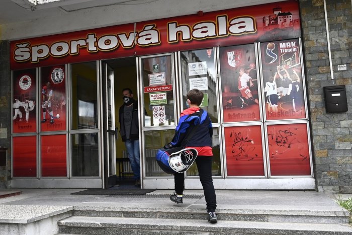 Ilustračný obrázok k článku V trenčianskej športovej hale chcú zaočkovať 1 500 ľudí: Ako sa registrovať?