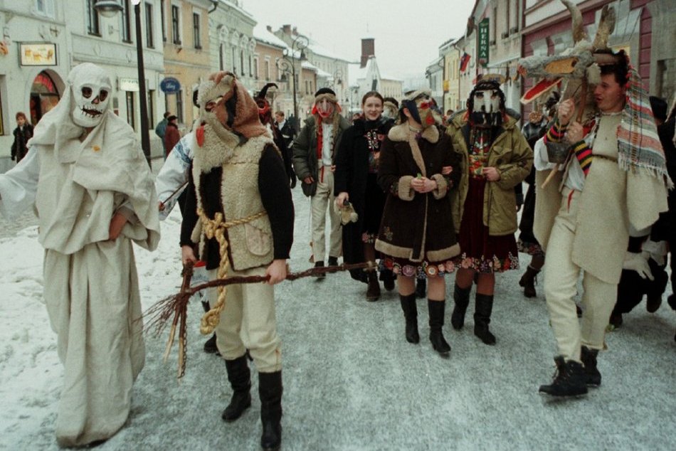 Ilustračný obrázok k článku FAŠIANGY plné TRADÍCIÍ: Takto sa v srdci Slovenska OSLAVOVALI pred desiatkami rokov, FOTO