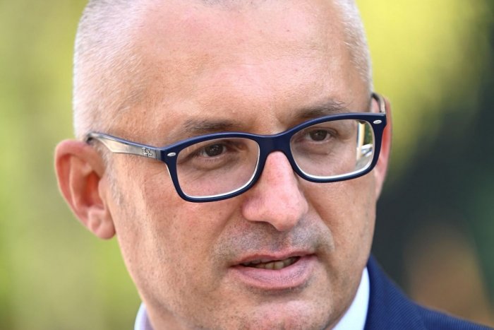 Ilustračný obrázok k článku Prvý muž Hlohovca dodržal, čo plánoval: Školy ani škôlky v pondelok NEOTVORÍME!