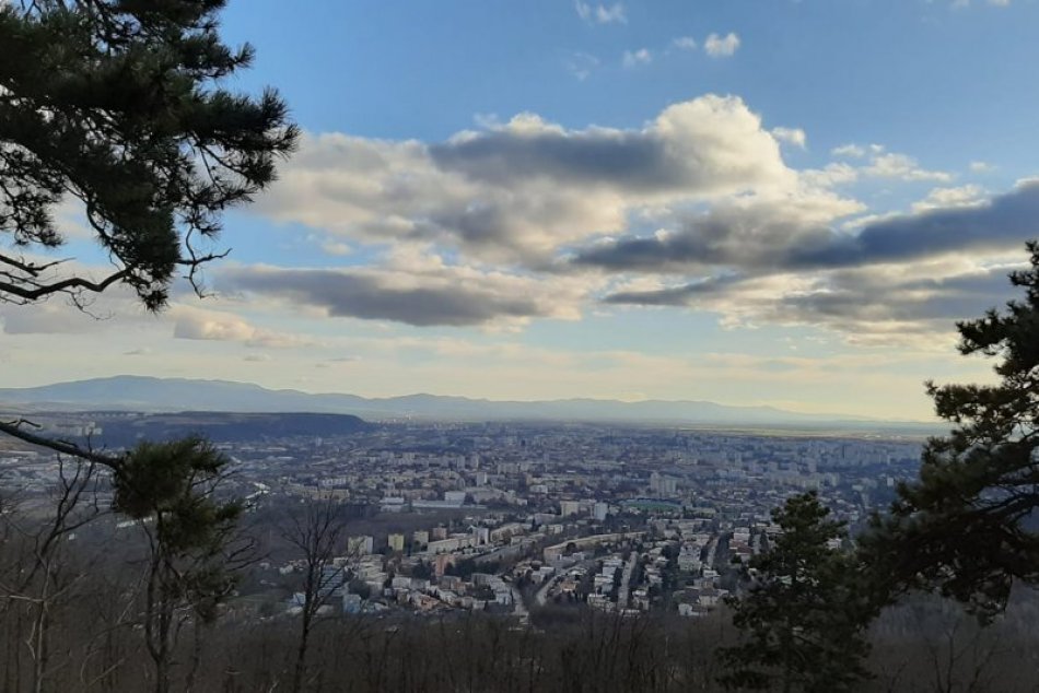 Ilustračný obrázok k článku Ostáva už len niekoľko dní: Kto musí podať priznanie k dani z nehnuteľnosti?