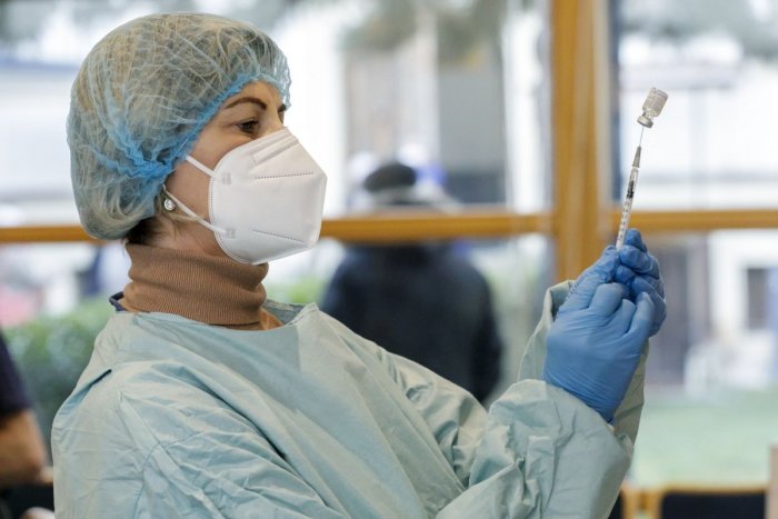 Ilustračný obrázok k článku Očkovanie učiteľov odštartovalo: Gröhling prezradil, koľkí dostanú vakcínu v prvej fáze