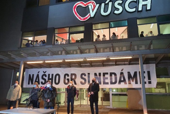 Ilustračný obrázok k článku Protest zamestnancov ústavu srdcových chorôb: Nechcú za šéfa hutníka!