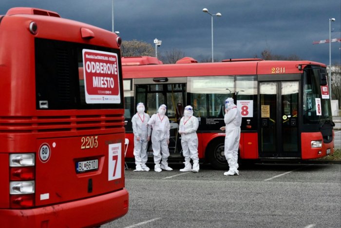 Ilustračný obrázok k článku Bratislava očakáva veľký nápor na víkendové testovanie. Ak môžete, otestujte sa v pracovný deň