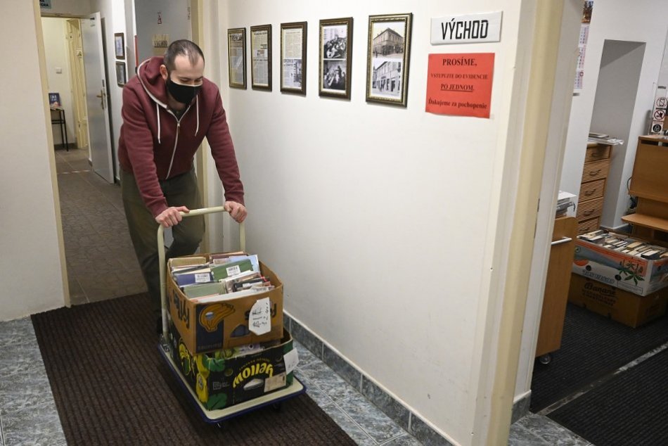 Ilustračný obrázok k článku Mestská knižnica v Krompachoch prešla rekonštrukciou za desaťtisíce: Čo sa vynovilo?