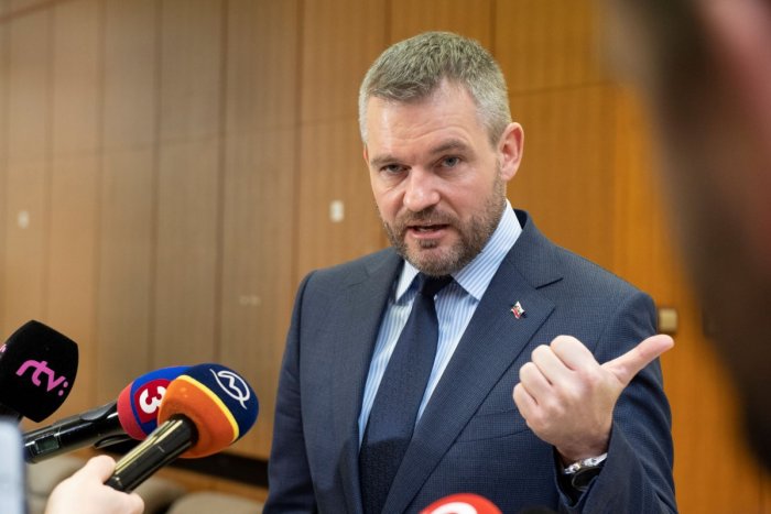 Ilustračný obrázok k článku Reakcie politikov na odstúpenie Krajčího: Je to len divadlo, tvrdí Pellegrini