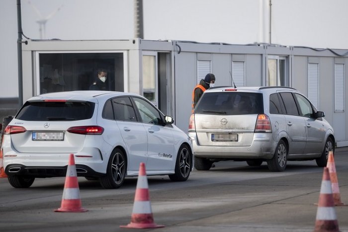 Ilustračný obrázok k článku Rakúsko sprísňuje hraničné kontroly so všetkými susedmi. Ako to zasiahne pendlerov?