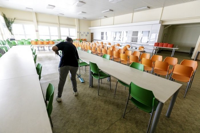 Ilustračný obrázok k článku Samospráva hovorí o CHAOSE. Aktovky nevyťahujte, školy sa neotvoria