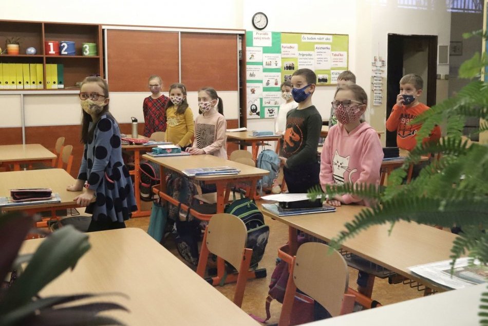 Ilustračný obrázok k článku Trenčianski hygienici zrušili zákaz: Myjava stanovila DNI, kedy OTVORÍ školy