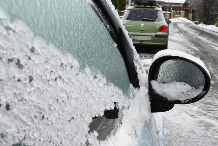 Ilustračný obrázok k článku Okresy Banskobystrického kraja čelia výstrahám: Zbystriť by mali vodiči aj cestári