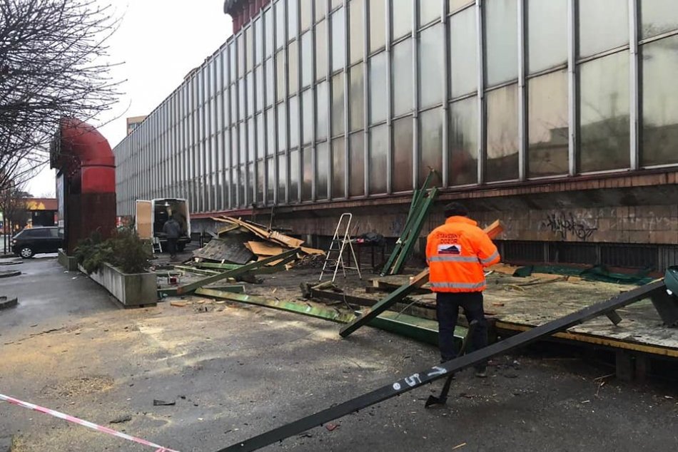 Ilustračný obrázok k článku Okolie Tržnice sa mení: Zmizne aj terasa obľúbeného podniku, ktorý ohlásil KONIEC