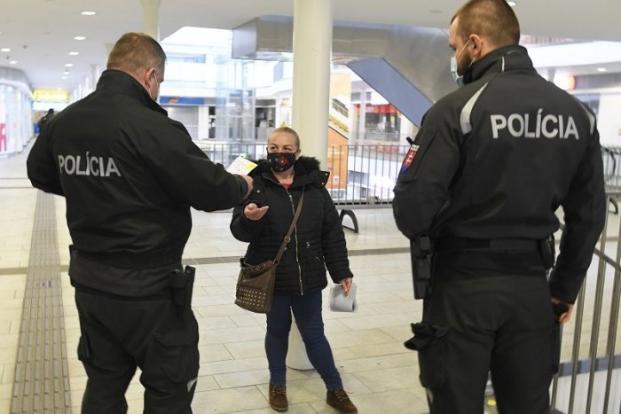 Ilustračný obrázok k článku Začíname sa riadiť COVID automatom: TOTO sú nové pravidlá zákazu vychádzania