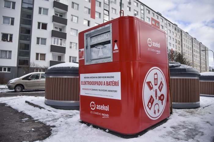 Ilustračný obrázok k článku V meste pribudli špeciálne červené kontajnery: Slúžia na zber elektroodpadu