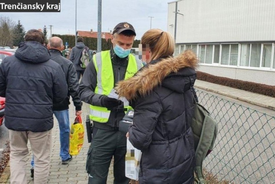 Ilustračný obrázok k článku Polícia kontrolovala opatrenia: Preverili firmy aj ľudí, dali i pokutu, FOTO