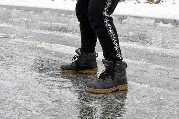 Ilustračný obrázok k článku V Žilinskom kraji rátajte s poľadovicou: Spustiť sa môže aj sneženie