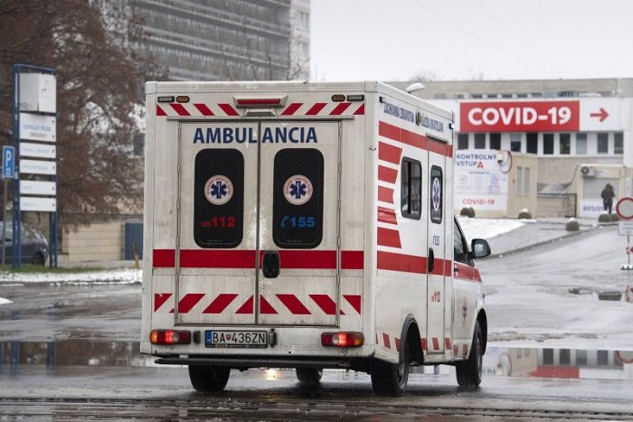 Ilustračný obrázok k článku Koronavírus: Pribudlo ďalších 111 úmrtí, lôžka v nemocniciach sa opäť zapĺňajú