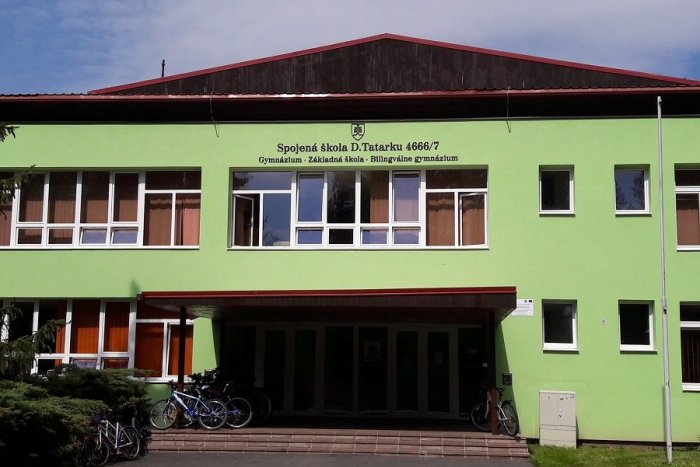 Ilustračný obrázok k článku Jedinečný projekt kvartánov z „nového gympla“ v Poprade: S rovesníkmi z Detroitu napísali knihu