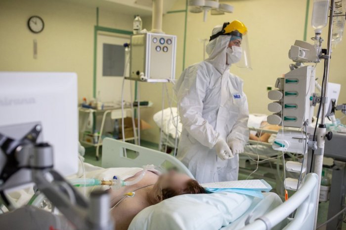 Ilustračný obrázok k článku Smutné maximum: V bystrickej nemocnici je už 100 pacientov s ochorením Covid-19