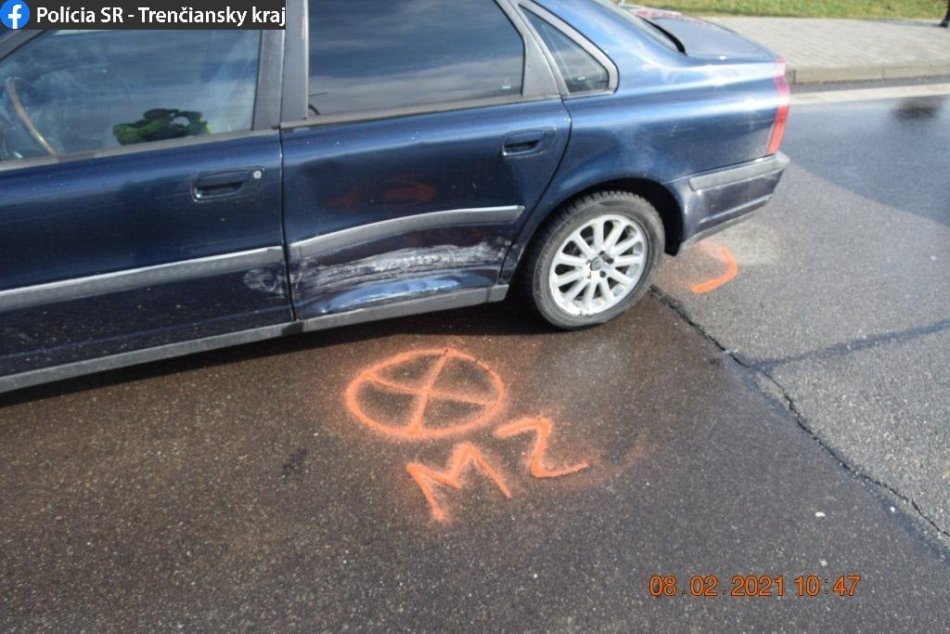 Ilustračný obrázok k článku Trenčan Dušan bol hneď ráno poriadne sťatý: Narazil do auta v protismere, FOTO