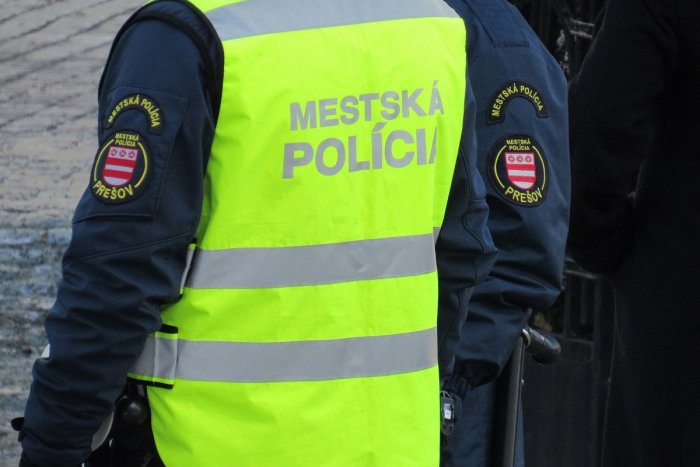 Ilustračný obrázok k článku Malér Mareka v Prešove: Chcel preparkovať auto, narazil však do mestského policajta!