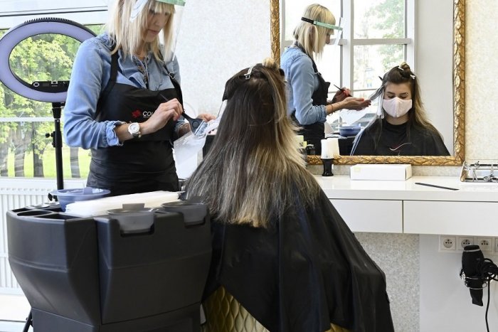 Ilustračný obrázok k článku Ku kaderníčke áno, do kaviarne nie: Mikulášania, pripravte sa na NOVÉ OPATRENIA